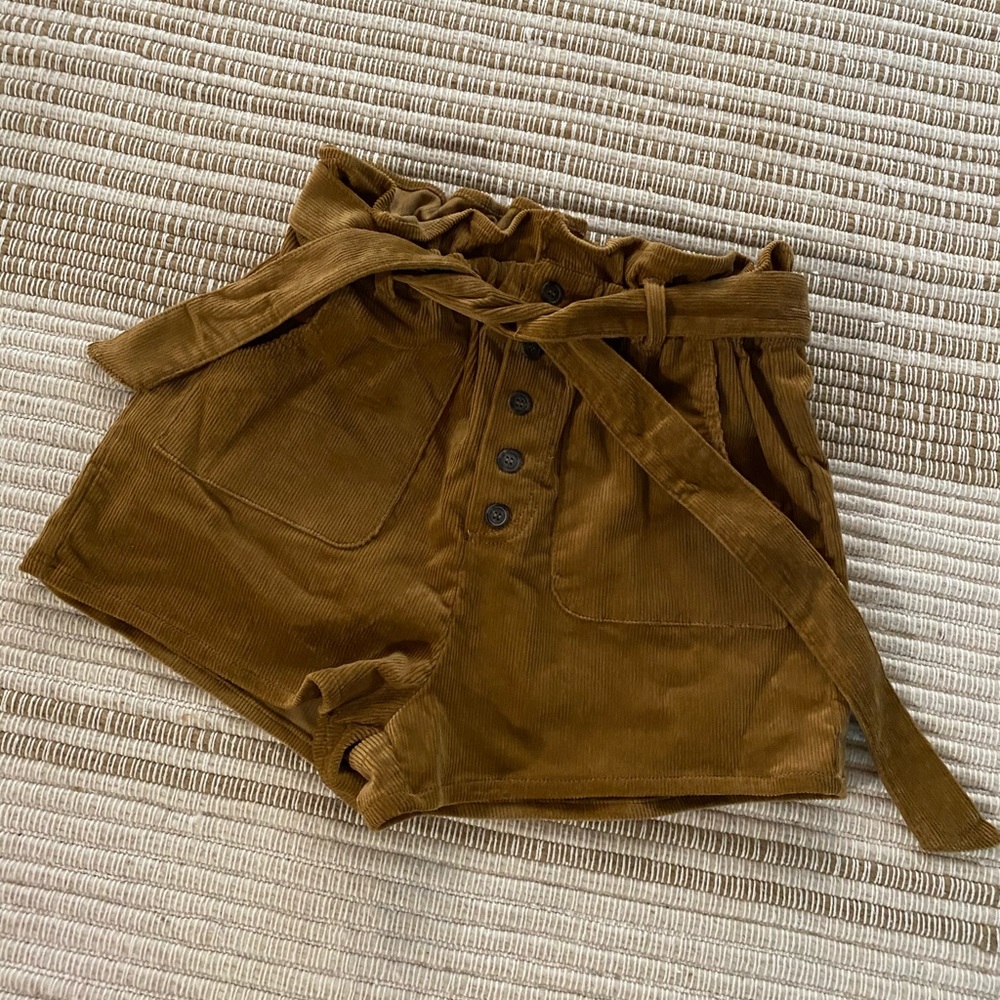 Closet Cleanout✨ Love Tree Paper-bag Style Shorts (Size M)